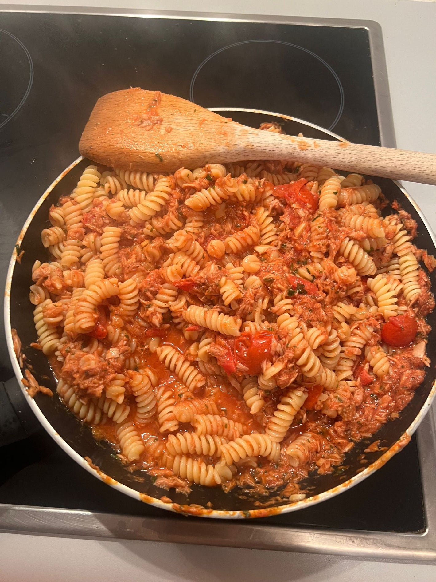 Ein schnelles, leckers und gesundes Gericht, frisch gekocht mit Lupinennudeln.